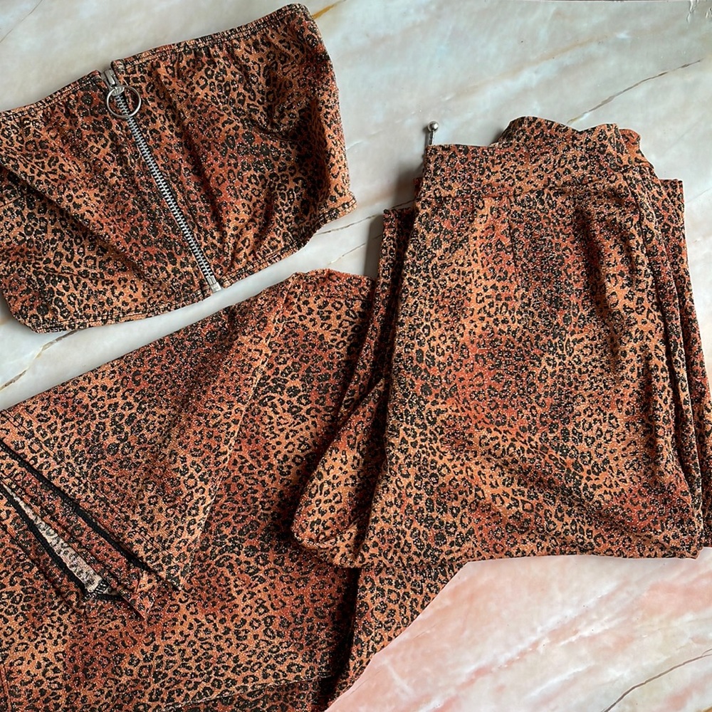 HER PONY | Monet bandeau and flares set in leopard print - Picture 2 of 11